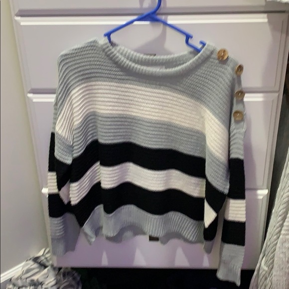 sweater - Picture 3 of 3